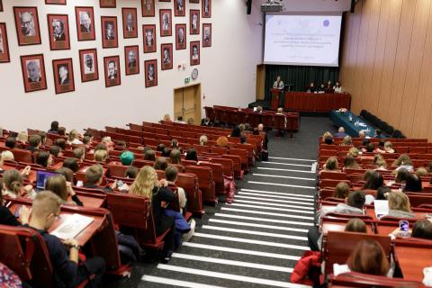 zdjęcie z konferencji dot. Covid-19