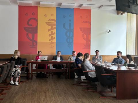 zdjęcie ze spotkania z "Obrad Okrągłego Stołu do spraw ograniczenia inicjacji alkoholowej"