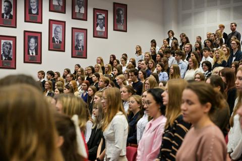 zdjęcie z immatrykulacji WNoZ studenci na Auli