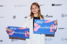 zdjęcie z gali finałowej Brave Camp, Magdalena Halska z nagrodą